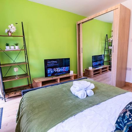 090 Beautiful 1 Bedroom Flat Near Luton Town And Station Eksteriør billede